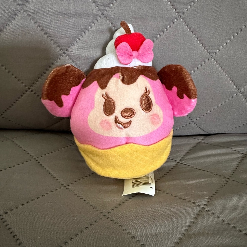 Disney Munchlings Strawberry Sundae Waffle Bowl Minnie